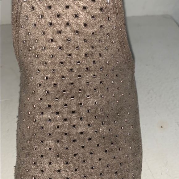 Peep-Toe Pump - Neutral Sand/Tan - Picture 4 of 7